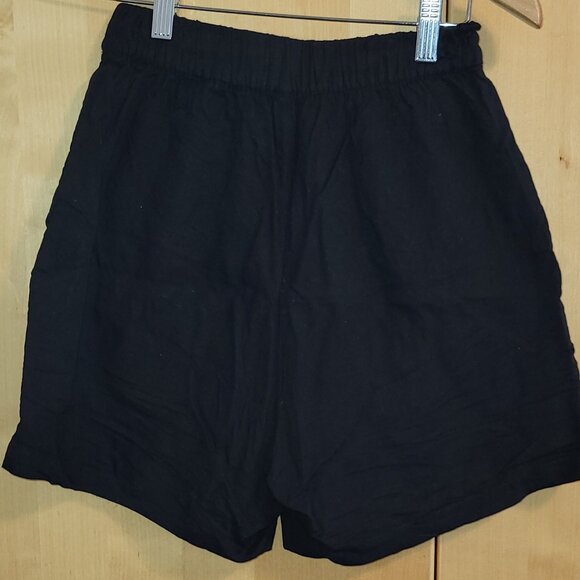 Divided by H&M black elastic waist shorts with pockets size XS - Picture 4 of 4